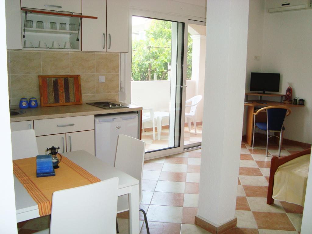 Apartments Rolovina Tivat Ruang foto